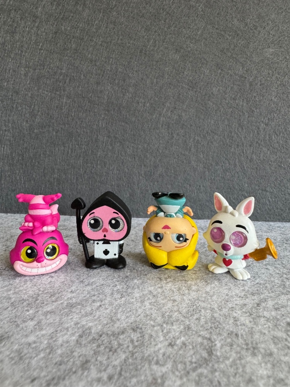 Disney Doorables - Alice In Wonderland Rabbit, Alice, Black Card and Chesh